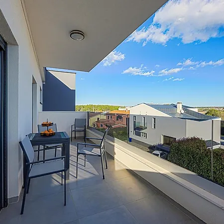 Sea View Penthouse Istra 公寓 *