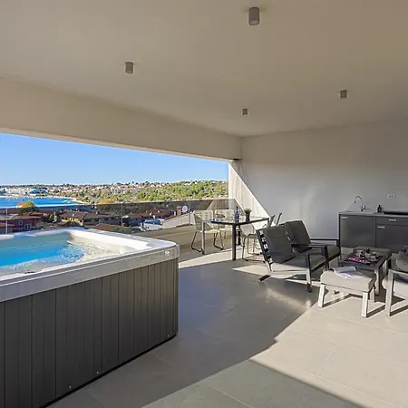 Sea View Penthouse Istra * 班约勒